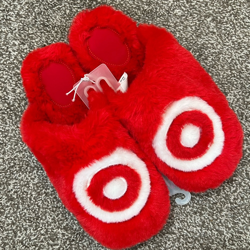 NWT Target Wondershop logo fuzzy slippers
